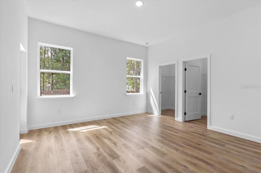 Spacious, unfurnished interior of a new home in , Citrus Springs (Image 12).