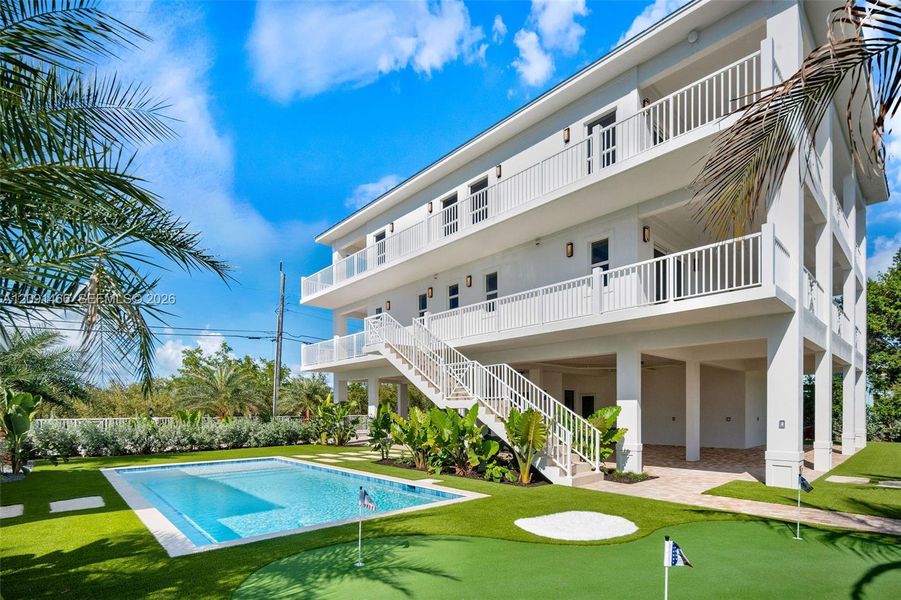 Exterior details and patio area of a home in , Tavernier (Image 30).