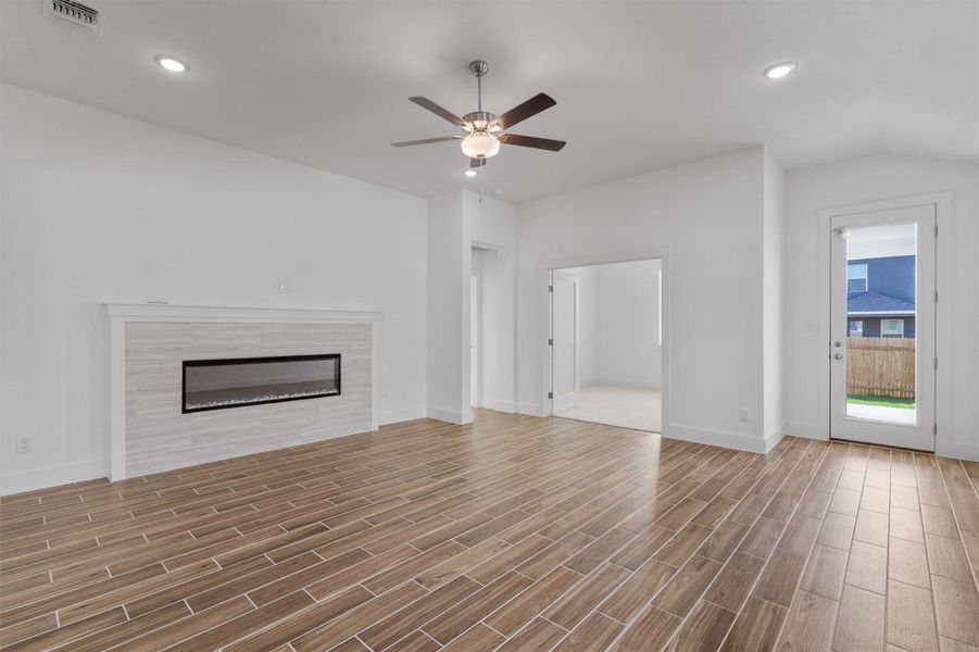 Spacious, unfurnished interior of a new home in Enclave at Cele, Pflugerville (Image 26). Spacious, unfurnished interior of a new home in Enclave at Cele, Pflugerville (Image 26).