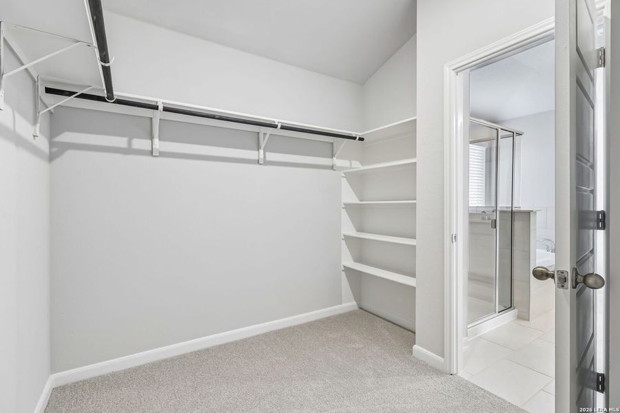 Spacious, unfurnished interior of a new home in Thomas Pond, San Antonio (Image 42).