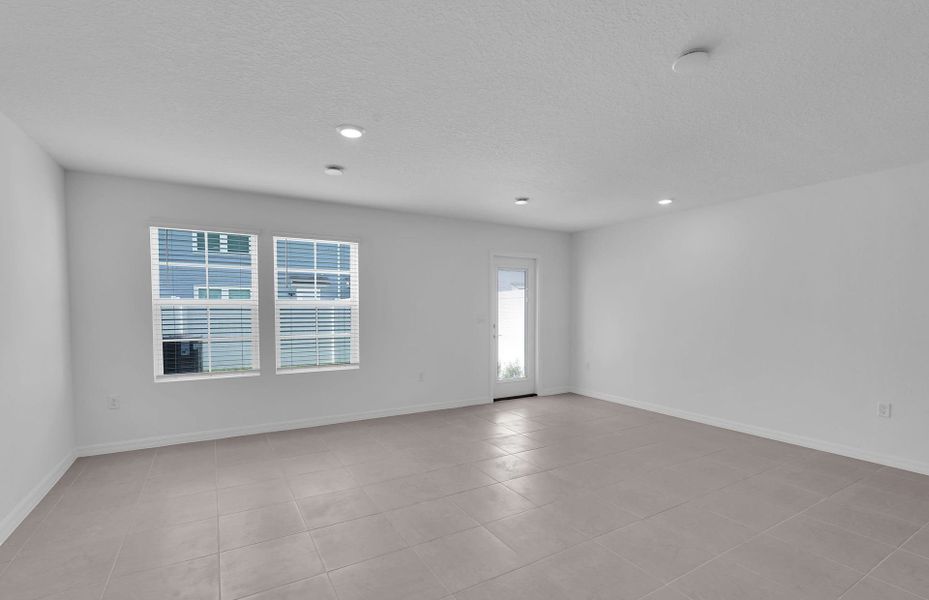 Spacious, unfurnished interior of a new home in Normandy Pines, Jacksonville (Image 20).