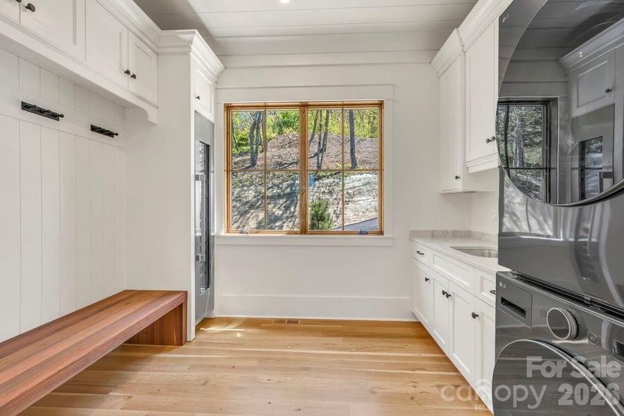 Main-level laundry & MUDROOM, by garage! Main-level laundry & MUDROOM, by garage!