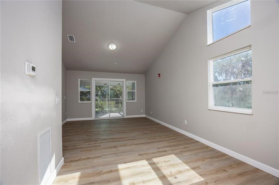 Spacious, unfurnished interior of a new home in , Gainesville (Image 8).
