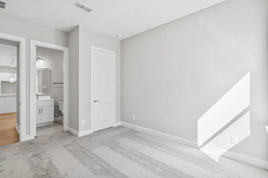 Spacious, unfurnished interior of a new home in ARTAVIA 65' Homesites, Conroe (Image 16). Spacious, unfurnished interior of a new home in ARTAVIA 65' Homesites, Conroe (Image 16).