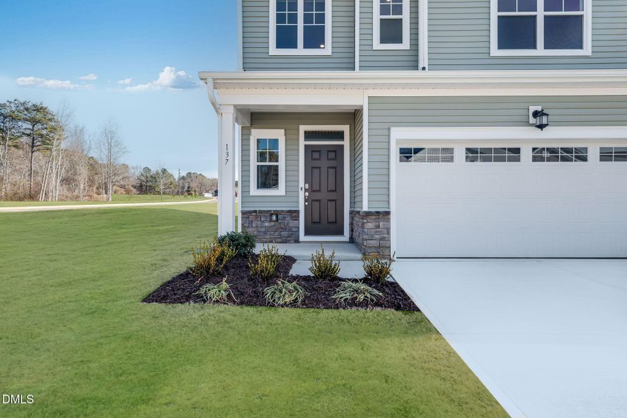 SUN_CaitlinCrossing_Pic_Davidson-5