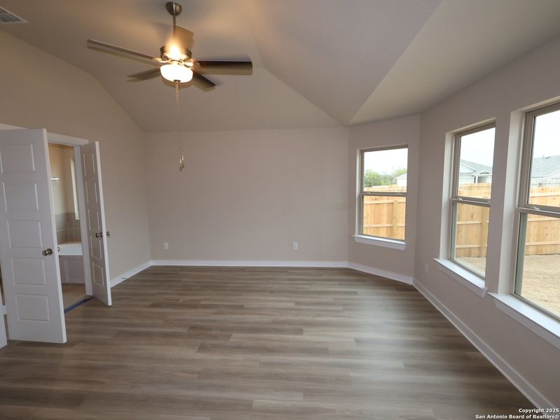 Spacious, unfurnished interior of a new home in Winding Brook, San Antonio (Image 15). Spacious, unfurnished interior of a new home in Winding Brook, San Antonio (Image 15).
