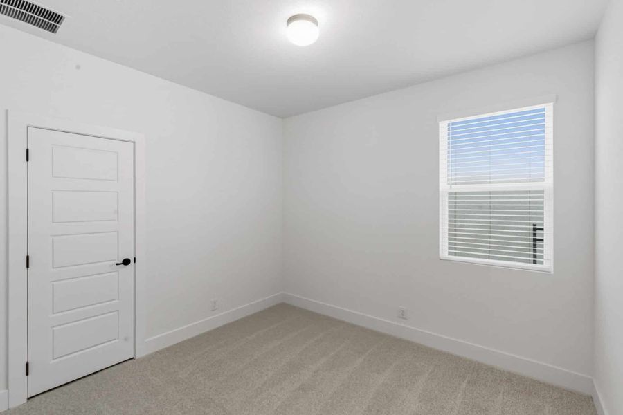 Spacious, unfurnished interior of a new home in Prominence, San Antonio (Image 23).