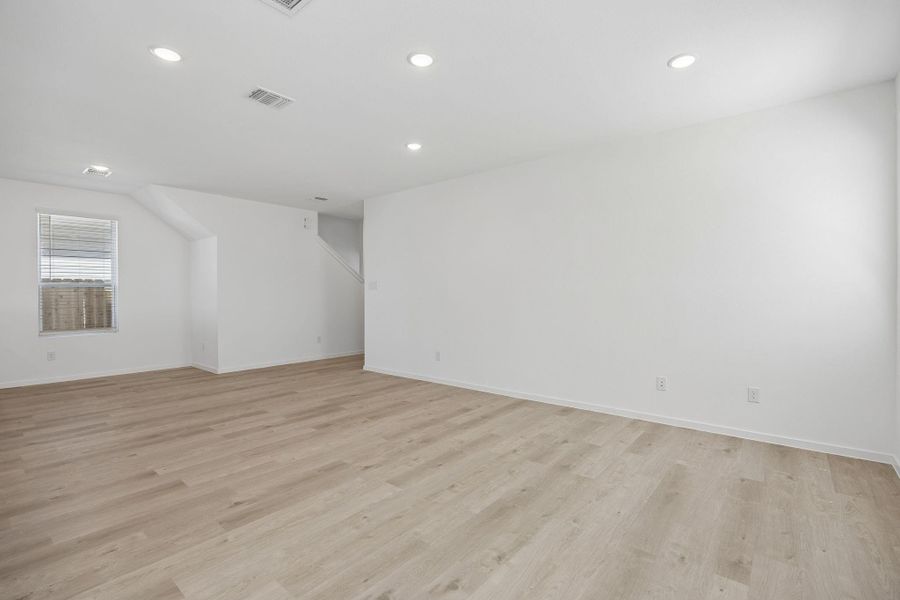 Spacious, unfurnished interior of a new home in Stokesbury, Waller (Image 31).