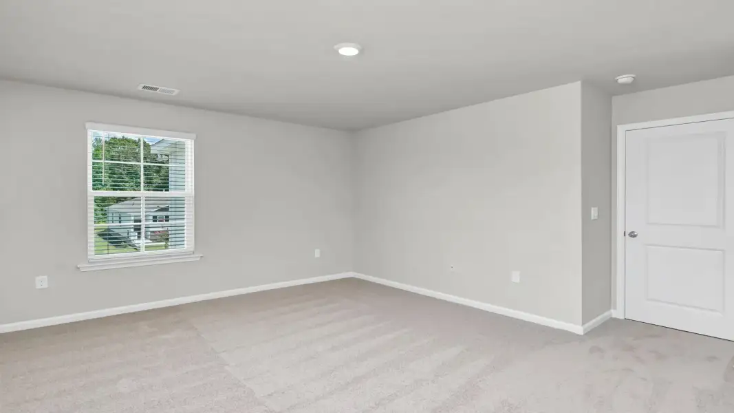 Spacious, unfurnished interior of a new home in Ferry Grove, Lexington (Image 15).