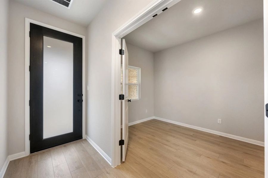 Spacious, unfurnished interior of a new home in Berry Creek Highlands, Georgetown (Image 20).