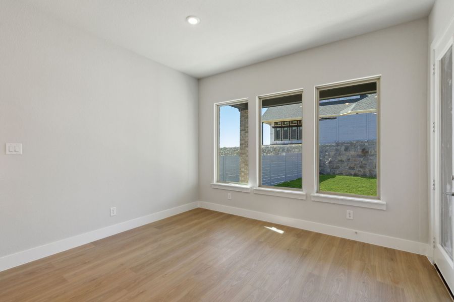 Spacious, unfurnished interior of a new home in Painted Tree Lakeside, McKinney (Image 24).