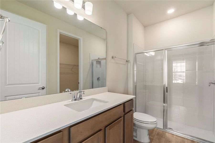 Furnished interior view inside a new home in , Orlando (Image 10).