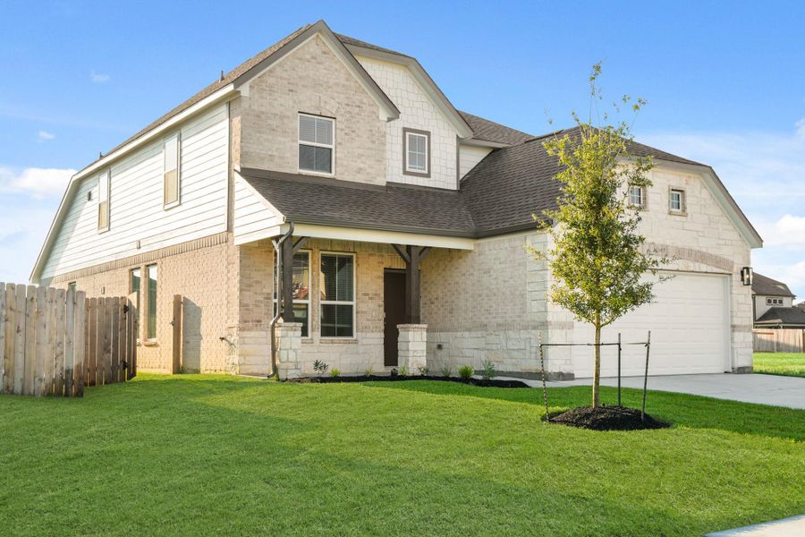 Front exterior of a new home in Beacon Hill, Waller, TX, highlighting curb appeal (Image 16). Front exterior of a new home in Beacon Hill, Waller, TX, highlighting curb appeal (Image 16).