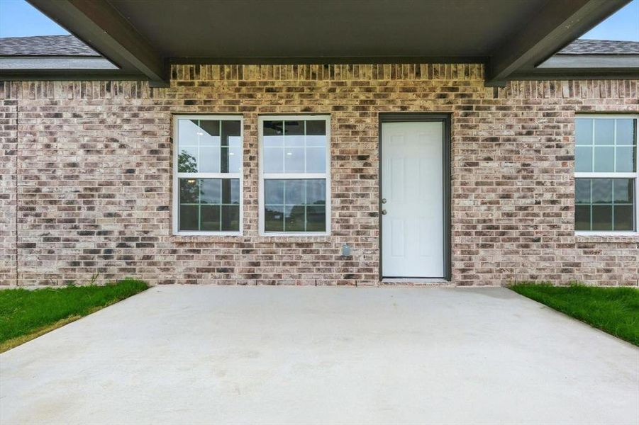 Exterior details and patio area of a home in , East Tawakoni (Image 3).