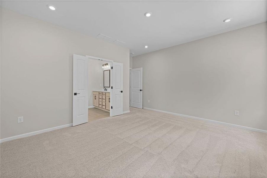 Spacious, unfurnished interior of a new home in Easton Park, Dallas (Image 16). Spacious, unfurnished interior of a new home in Easton Park, Dallas (Image 16).