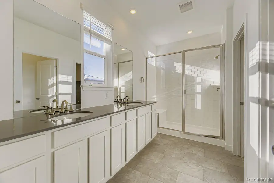 Furnished interior view inside a new home in Vermilion Creek, Centennial (Image 5).