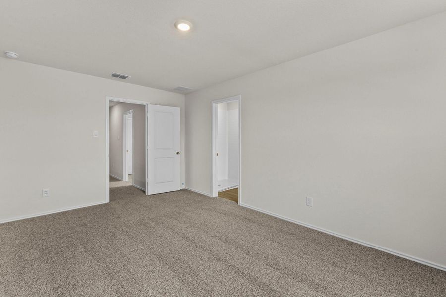 Spacious, unfurnished interior of a new home in Sunset Oaks, Maxwell (Image 13).