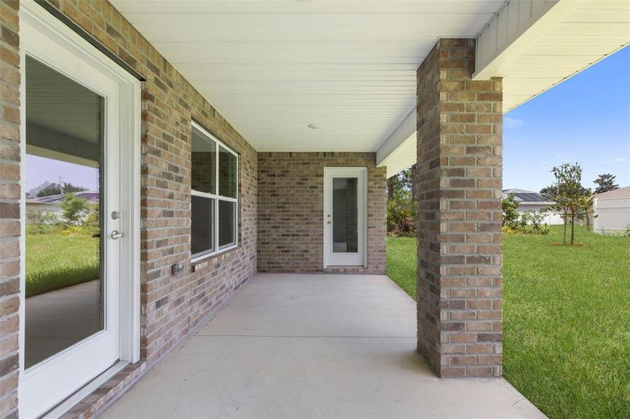 Exterior details and patio area of a home in , Palm Coast (Image 4).