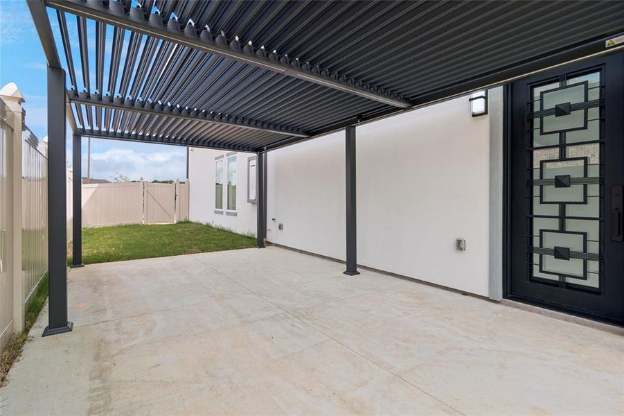 Exterior details and patio area of a home in , Irving (Image 3).