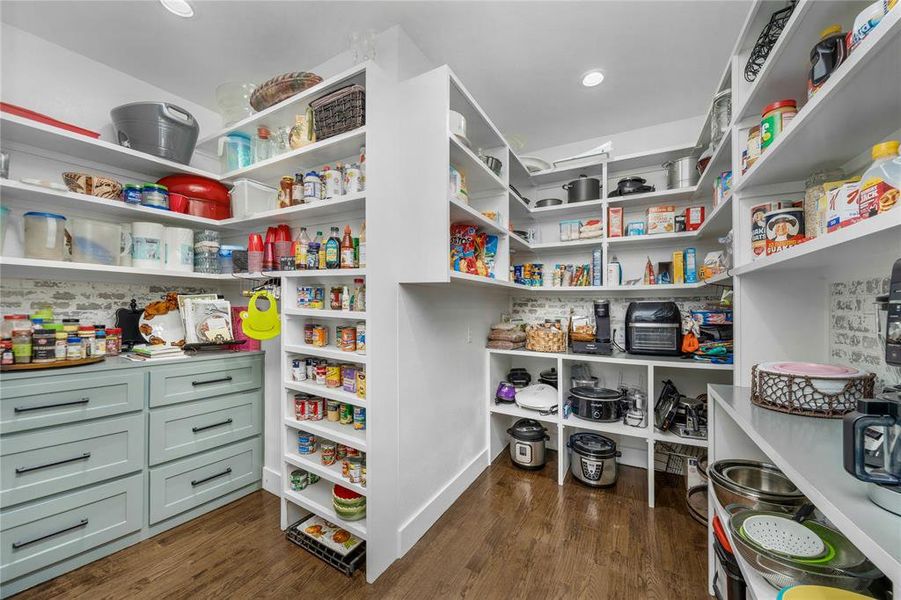 Furnished interior view inside a new home in , Quinlan (Image 24).