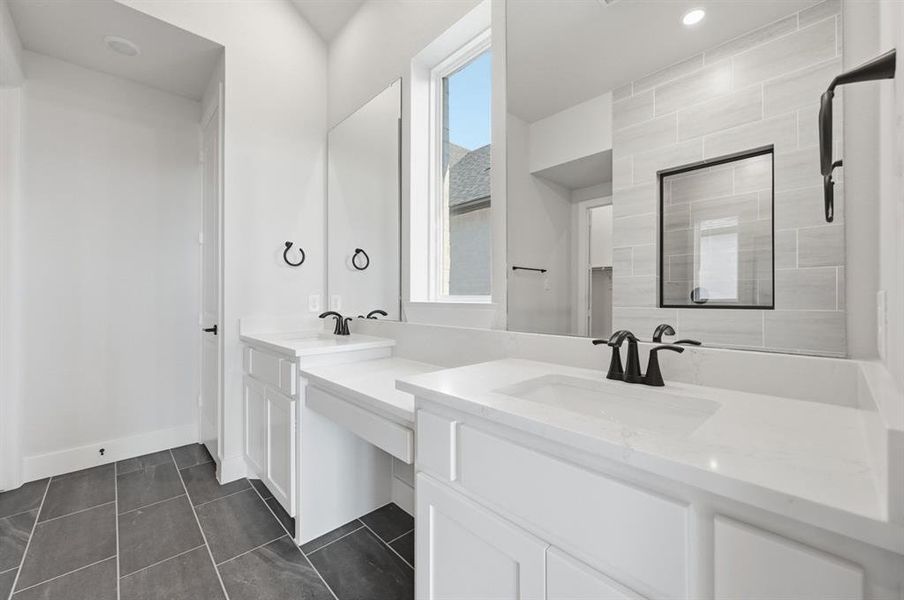Furnished interior view inside a new home in Dove Hollow, Waxahachie (Image 5).
