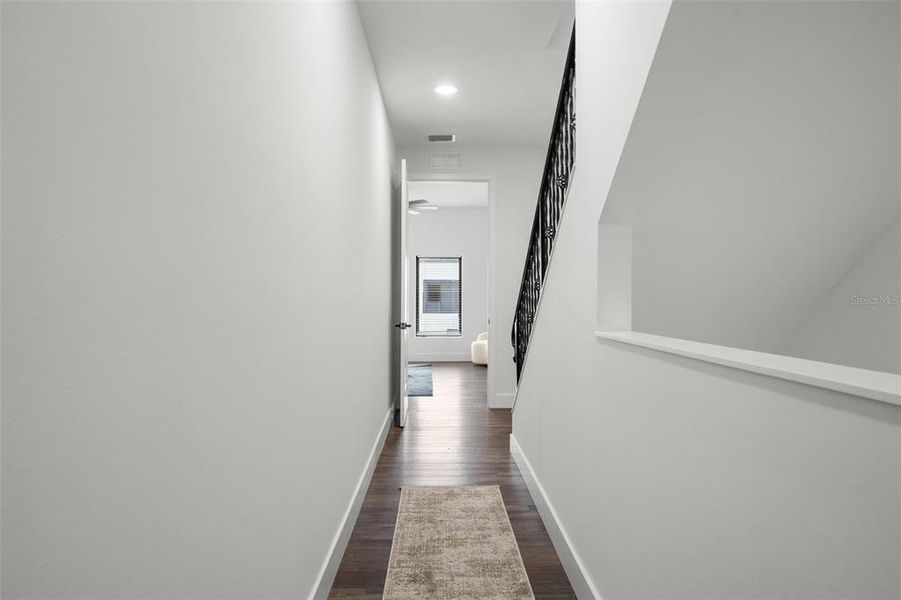 Spacious, unfurnished interior of a new home in , Pinellas Park (Image 19).
