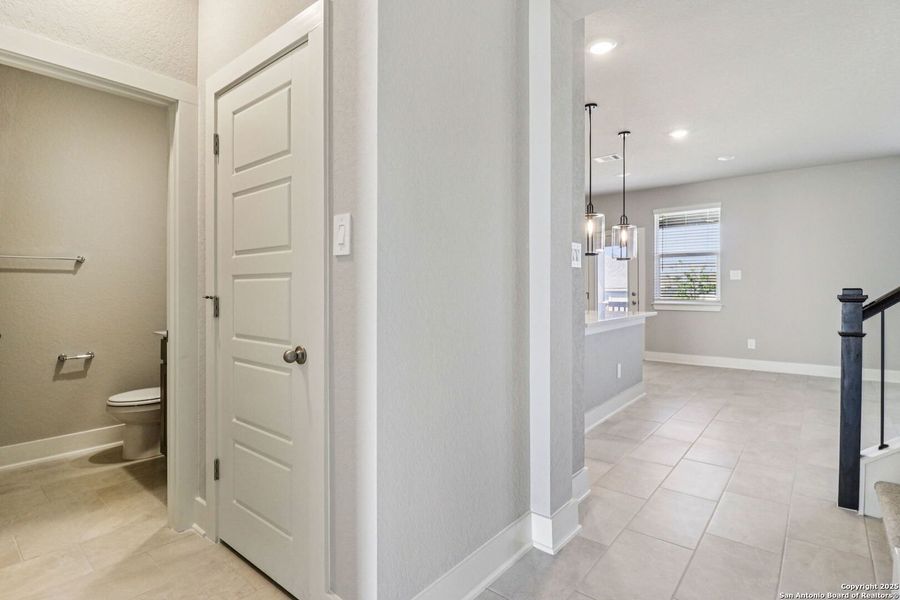 Spacious, unfurnished interior of a new home in Thomas Pond, San Antonio (Image 32). Spacious, unfurnished interior of a new home in Thomas Pond, San Antonio (Image 32).