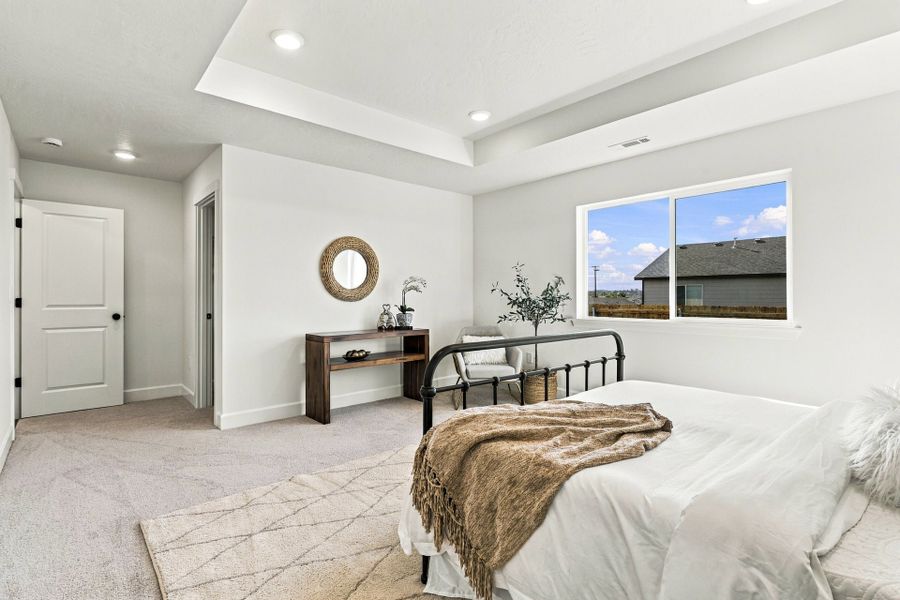Furnished interior view inside a new home in Upland Meadows, Hermiston (Image 6).
