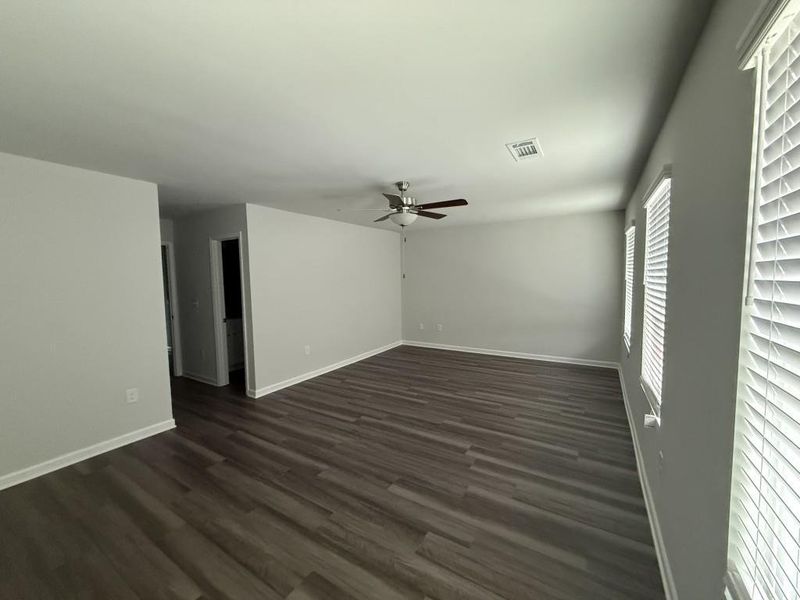 Spacious, unfurnished interior of a new home in , Calhoun (Image 8).
