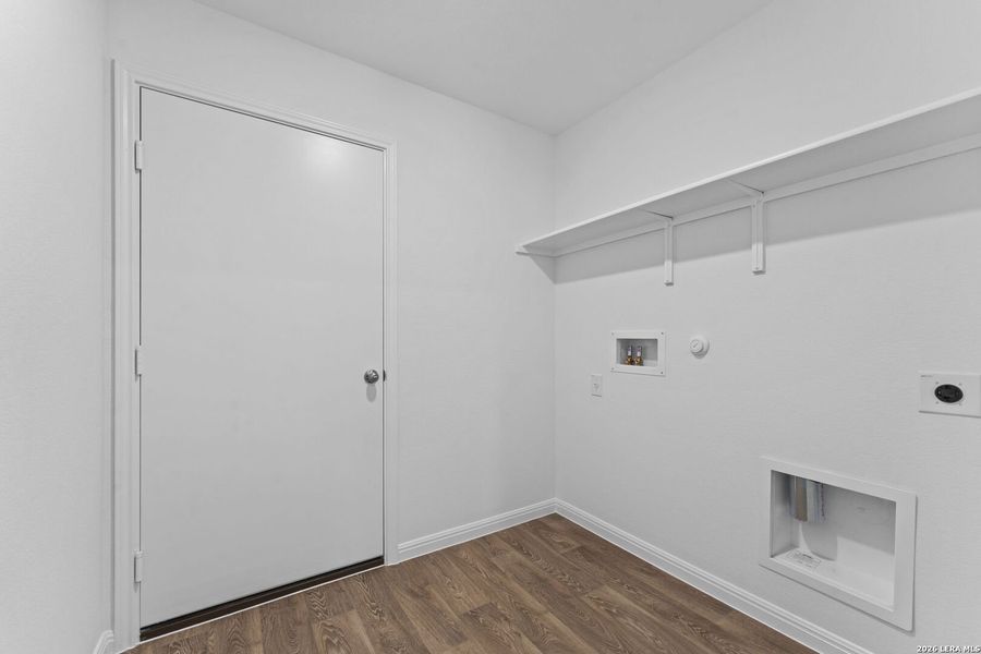 Spacious, unfurnished interior of a new home in Paramount, Kyle (Image 16).