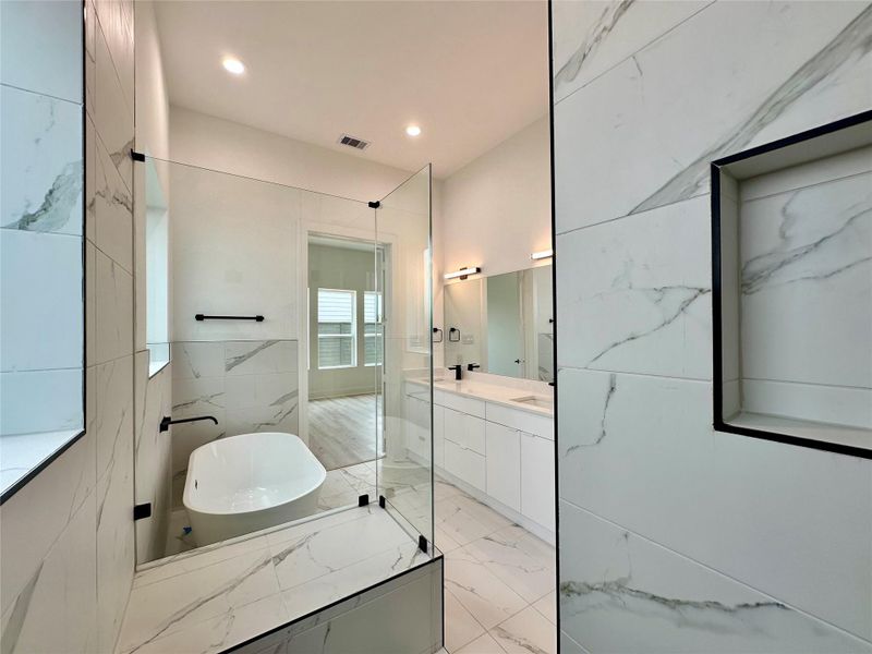 Furnished interior view inside a new home in , Missouri City (Image 13).