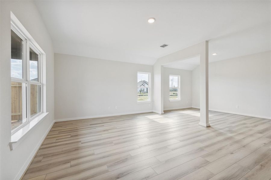 Spacious, unfurnished interior of a new home in Cielo, Conroe (Image 14). Spacious, unfurnished interior of a new home in Cielo, Conroe (Image 14).