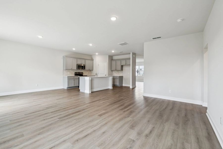 Spacious, unfurnished interior of a new home in Cades Bluff, Lebanon (Image 21).