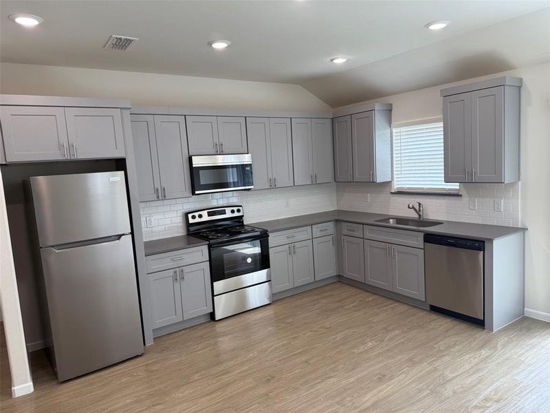 kitchen fridge included stainless steel appliances, quartz counters kitchen fridge included stainless steel appliances, quartz counters