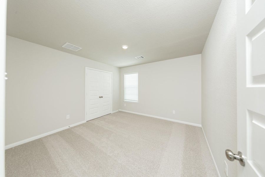 Spacious, unfurnished interior of a new home in Cliffstone Hills, Conroe (Image 12).