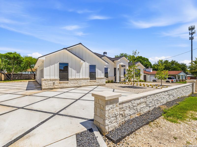 Front exterior of a new home in , Terrell Hills, TX, highlighting curb appeal (Image 26).