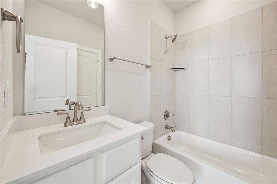 Furnished interior view inside a new home in Ellis Ranch Estates, Waxahachie (Image 10).