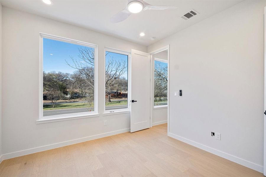 Empty room featuring a ceiling fan, light wood-type flooring, and recessed lighting