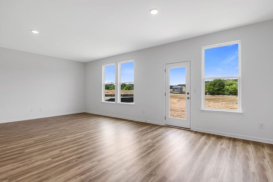 Spacious, unfurnished interior of a new home in Three Rivers, Rome (Image 22).