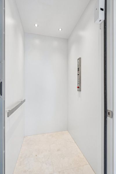 Spacious, unfurnished interior of a new home in , Edisto Island (Image 27).