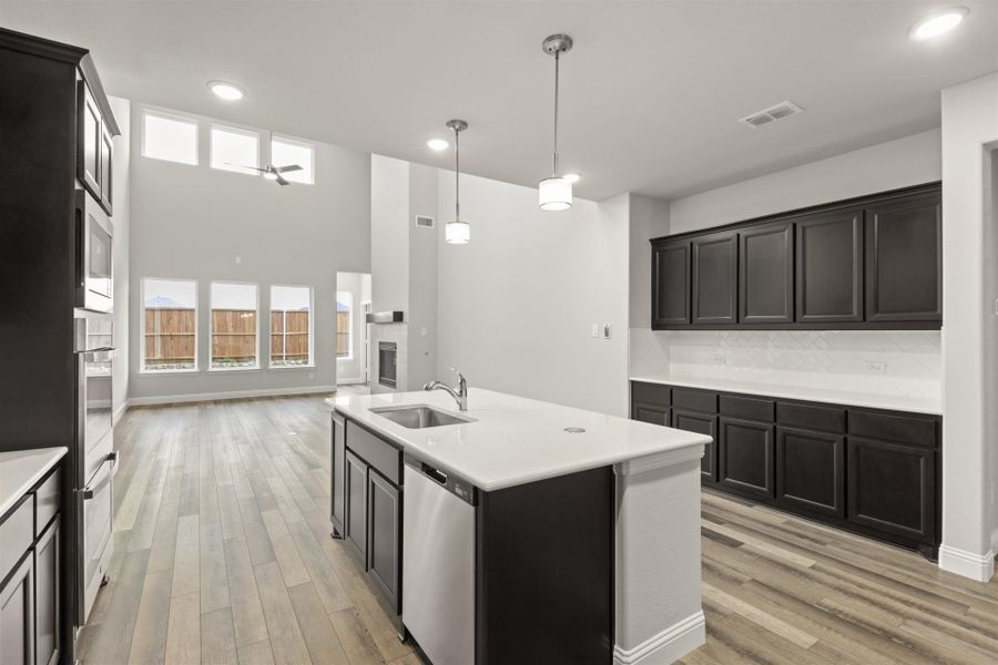 Representative furnished interior of a home built from the Fairmont by Pacesetter Homes in Sutton Fields, Celina (Image 7).