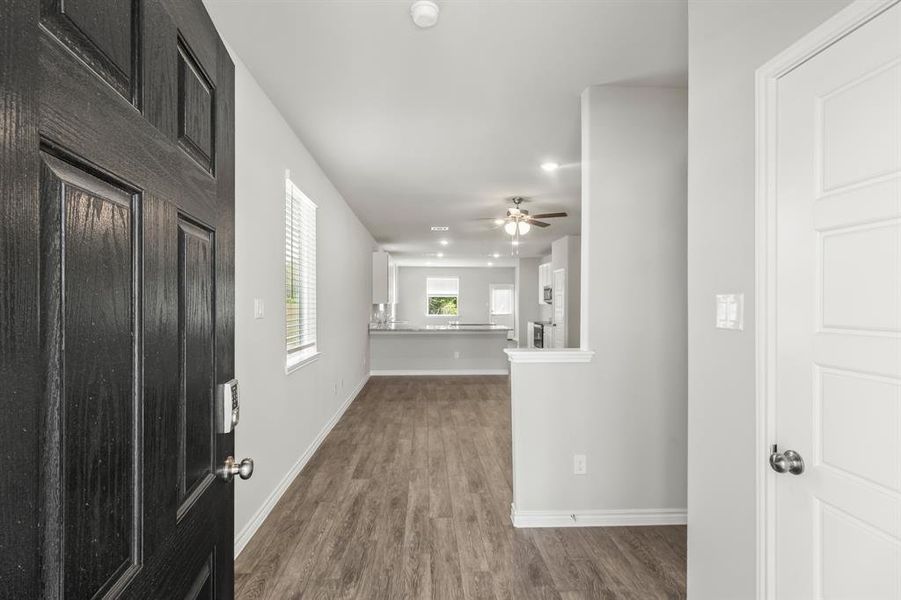 Spacious, unfurnished interior of a new home in Deer Creek, Crowley (Image 14).