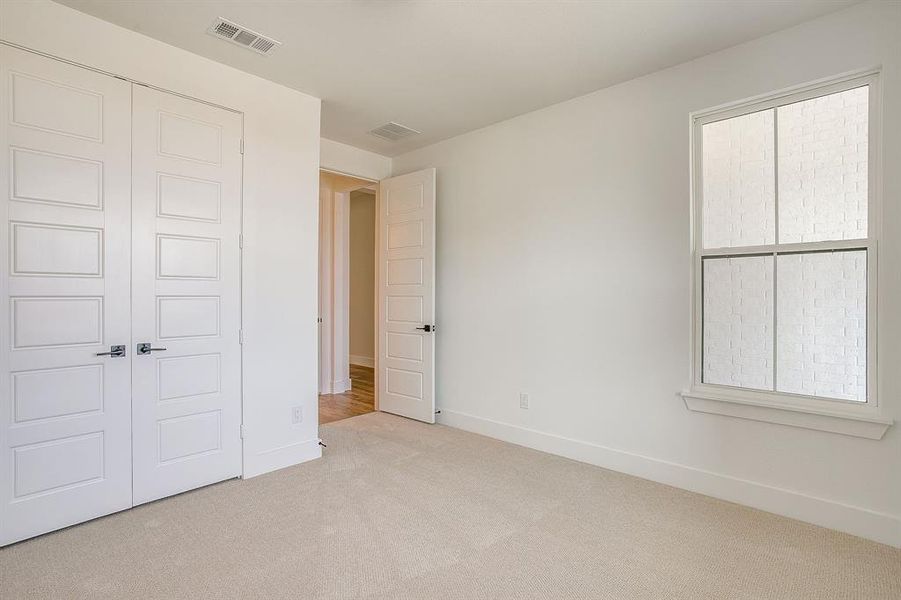 Spacious, unfurnished interior of a new home in Sweetgrass, Haslet (Image 32).