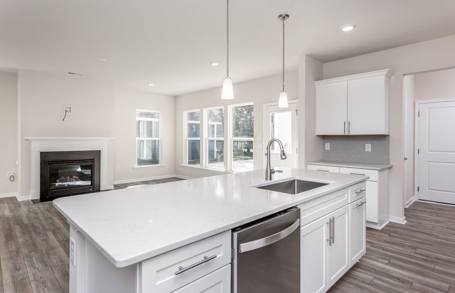 Representative furnished interior of a home built from the Richton by Pulte Homes in Riverlights, Wilmington (Image 10).