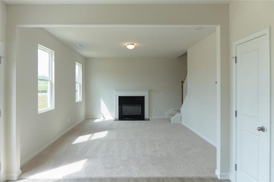 Spacious, unfurnished interior of a new home in , Jefferson (Image 6).
