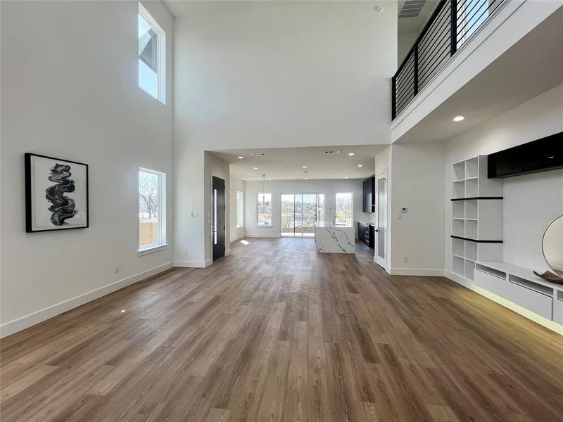 Spacious, unfurnished interior of a new home in , Dallas (Image 13).