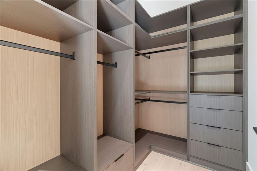 Image 101 of a home in .