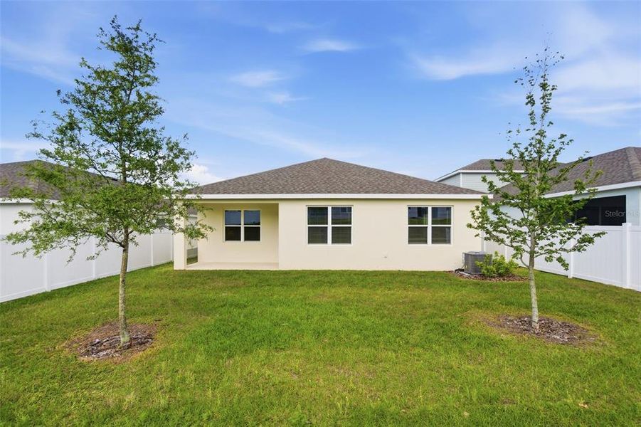 Exterior details and patio area of a home in Oakview, Apopka (Image 3).