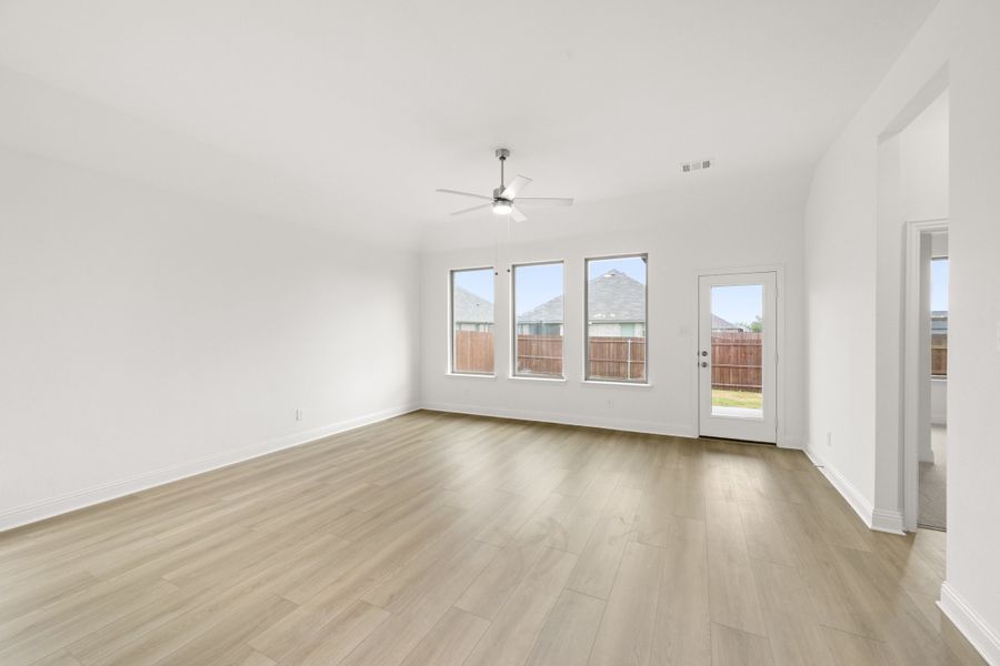 Spacious, unfurnished interior of a new home in Vista Point, Grandview (Image 19).