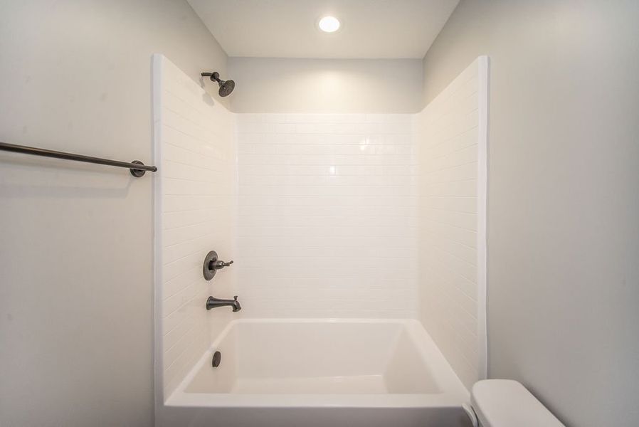 Representative interior finishes for a home built from the Heatherwood by Enchanted Homes in Arcadia Village, Spartanburg (Image 20).